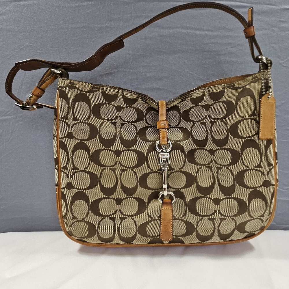 Coach Vintage Hampton Signature Bag #6091 with clip closure